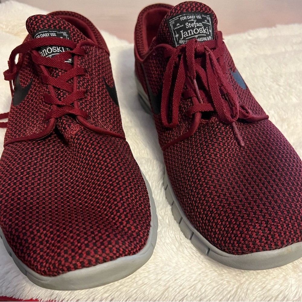 Men’s Nike shoes